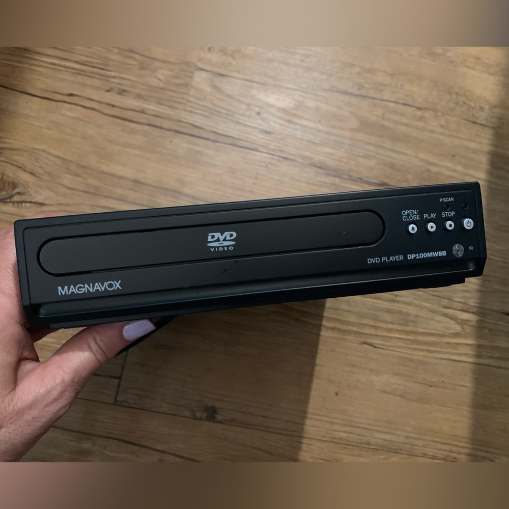 Magnavox DVD Player Model MDV2100/F7 Compact size Not Working/Parts - No Remote